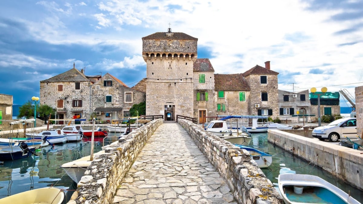 Introducing popular souvenirs from the ancient city of Split, full of history!