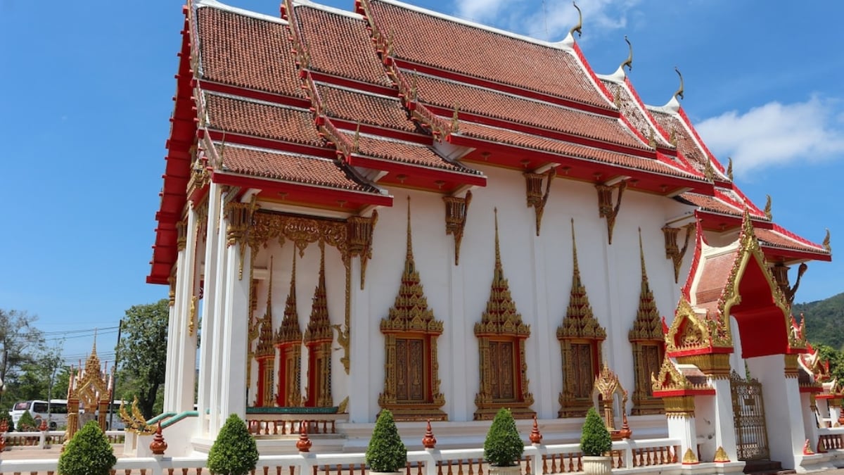 The must-buy souvenirs in the enchanting tourist spot Phuket Town, Thailand!