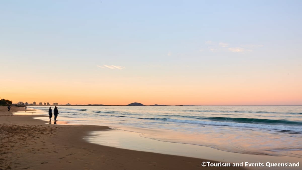 Enjoy Shopping and Activities on the Sunshine Coast!The Sunshine Coast, filled with shopping spots and activities, is one of Queensland’s most popular tourist destinations. In addition to its beautiful beaches, the area offers bustling markets, theme parks, zoos, and aquariums. Here’s a guide on how to fully enjoy all that the Sunshine Coast has to offer!