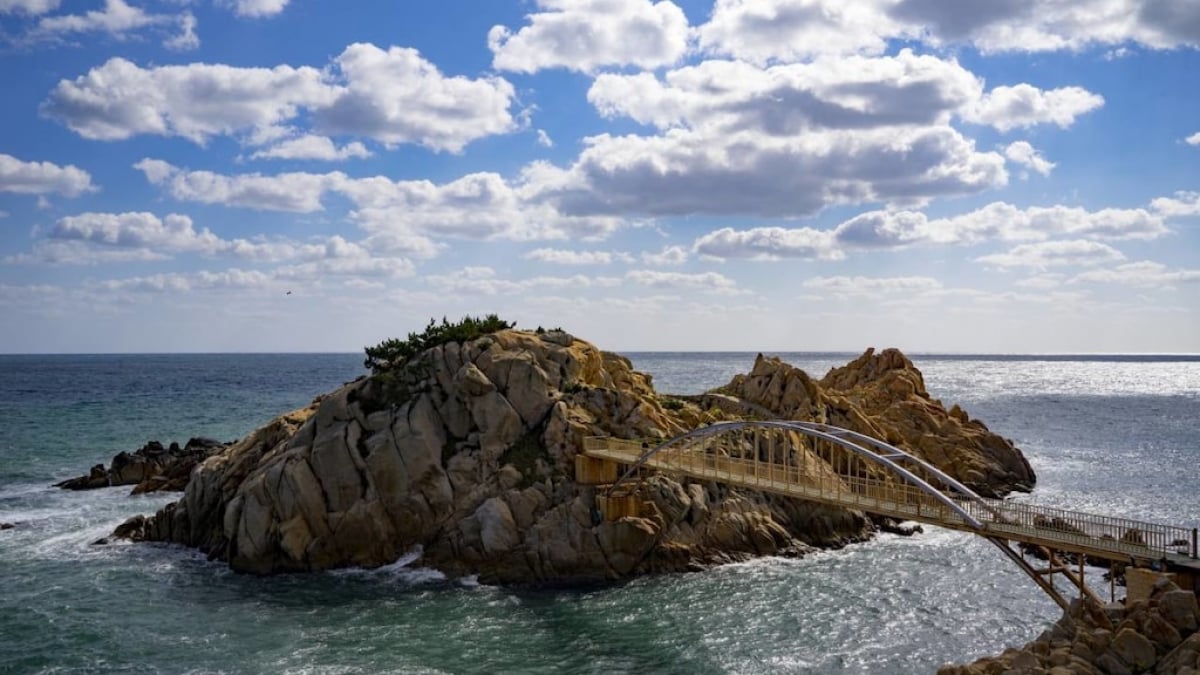 One of Korea’s Top 100 Tourist Attractions: Enjoy Stunning Ocean Views at Daewangam Park in Ulsan