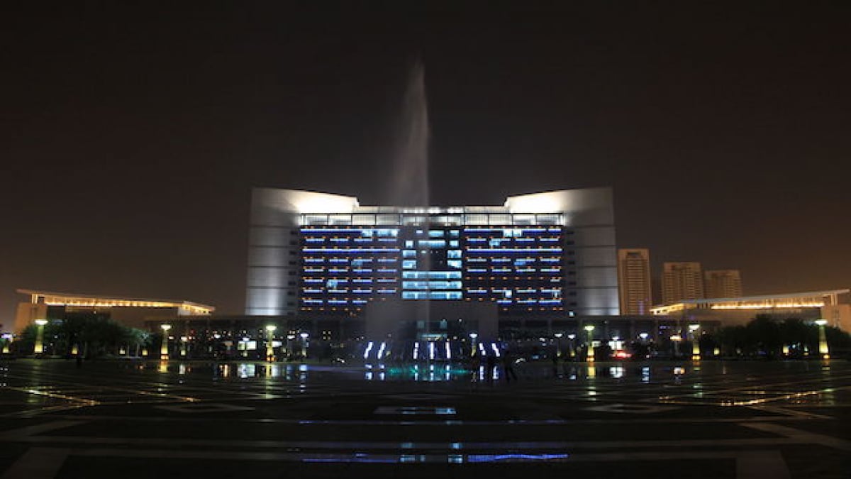 A must-see: The gorgeous neon-lit fountain show! Tourist attraction in Liuzhou, China