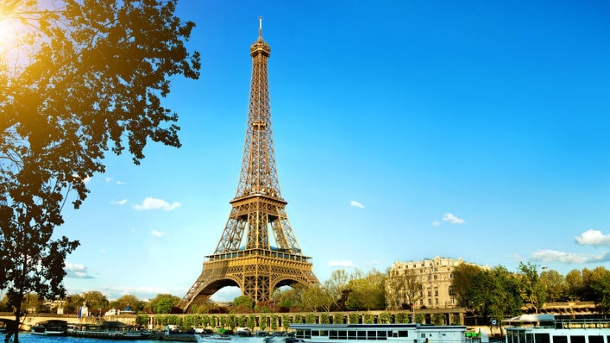 There are so many stylish items! Let me introduce you to Paris souvenirs that are a joy to receive
