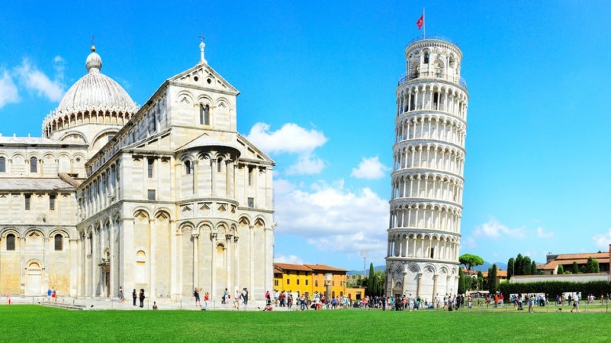 Everyone is Tilted! 4 Popular Souvenirs from Pisa, Italy — Home of the Leaning Tower of Pisa