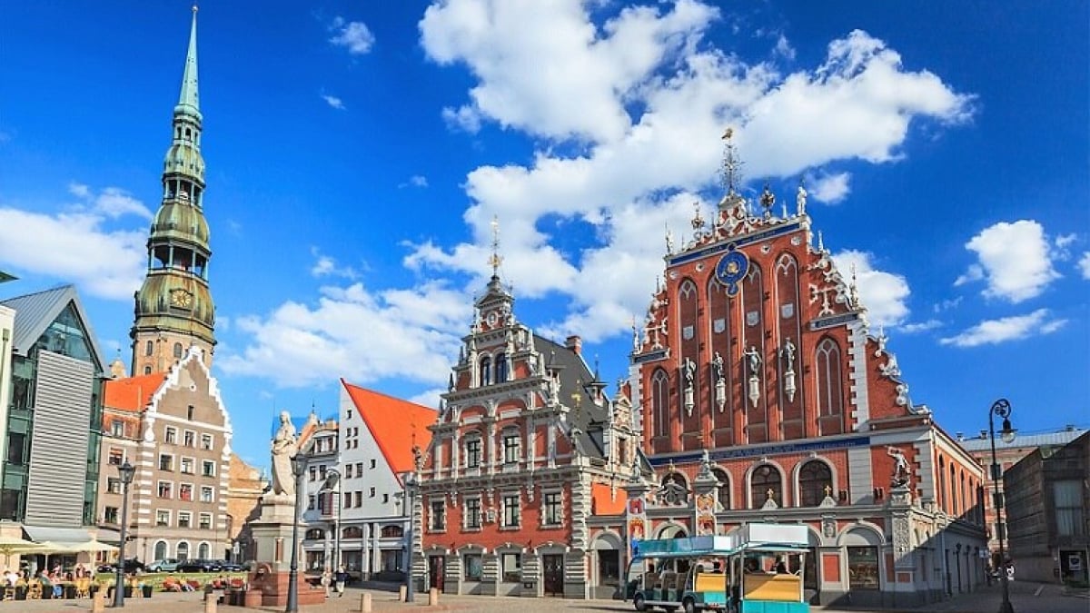 Top Shopping Spots in Latvia to Buy Cozy Winter Accessories!