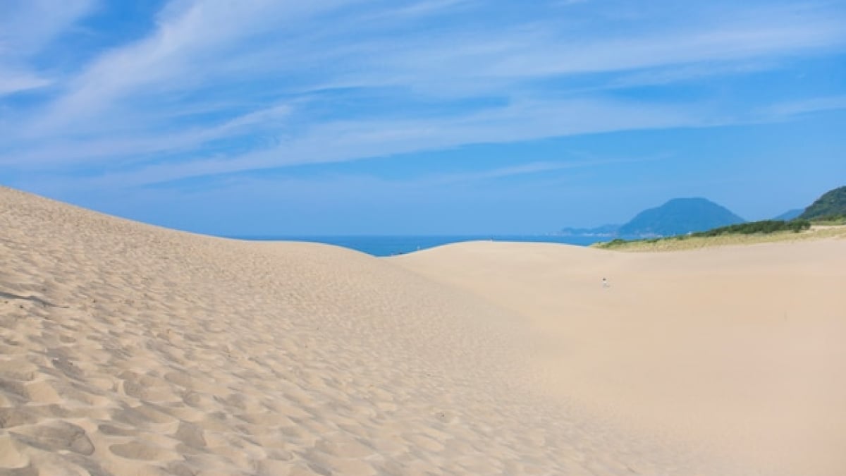 Tottori Prefecture’s Top Tourist Attraction – The Tottori Sand Dunes and 4 Recommended Nearby Sightseeing Spots