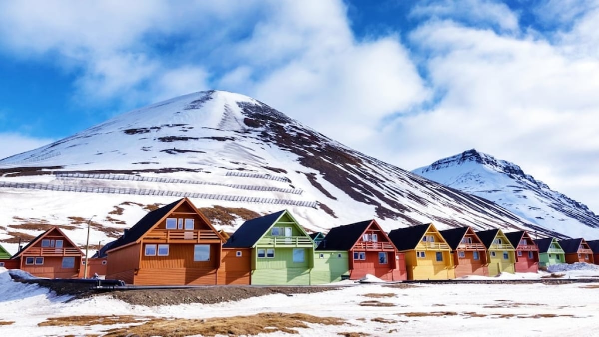 The Northernmost City in the World! 5 Highlights of Sightseeing in Longyearbyen, Norway