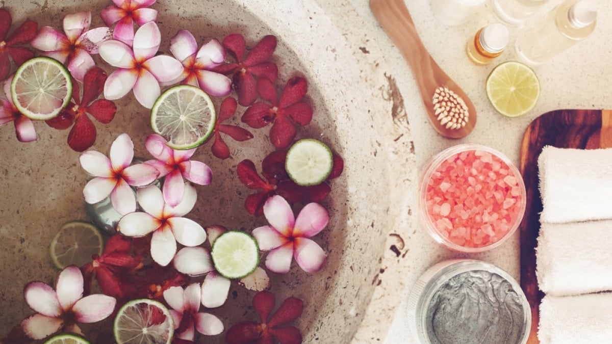 Enjoy the Beautiful Scenery of Busan! 4 Recommended Body Scrubs to Try at a Jjimjilbang