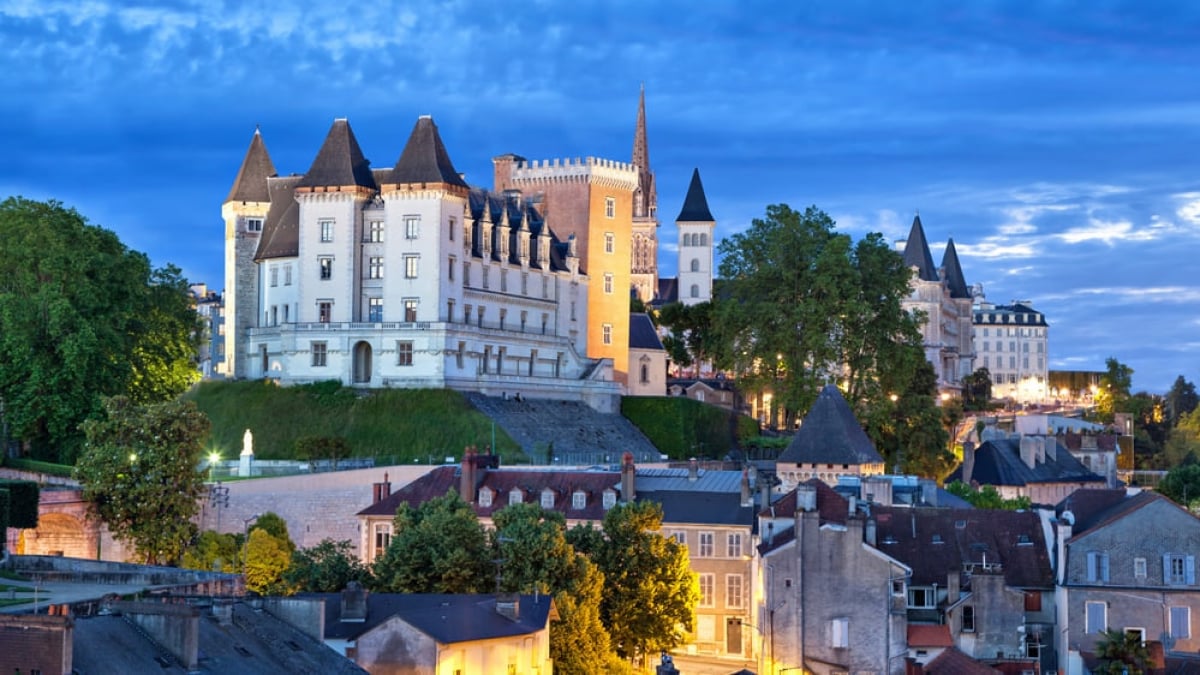 Hometown of King Henry IV of France! 4 sightseeing spots in Pau overlooking the Pyrenees Mountains