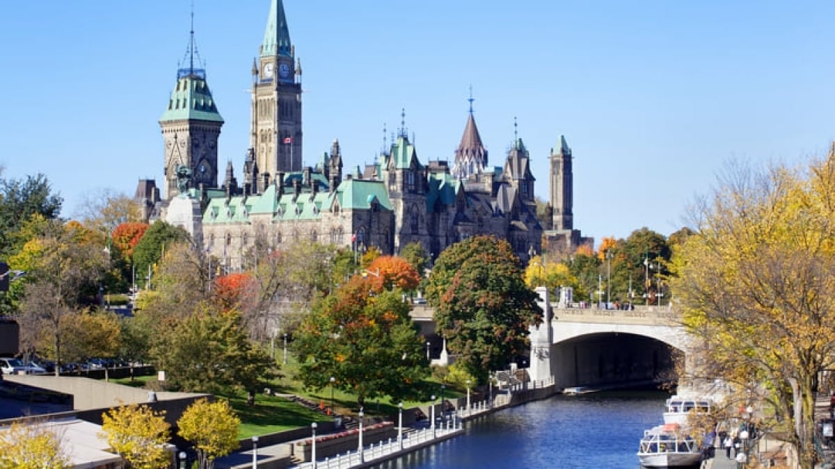 Registered in the Guinness World Records! Canada’s World Heritage Site – The Rideau Canal