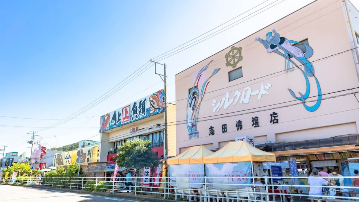 Niigata’s Popular Gourmet Spot! Savor the Bounty of the Sea at Teradomari Fish Market Street!