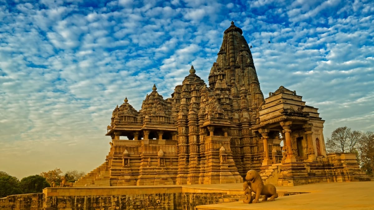 Erotic Sculptures That Amaze! Recommended Spots in Khajuraho