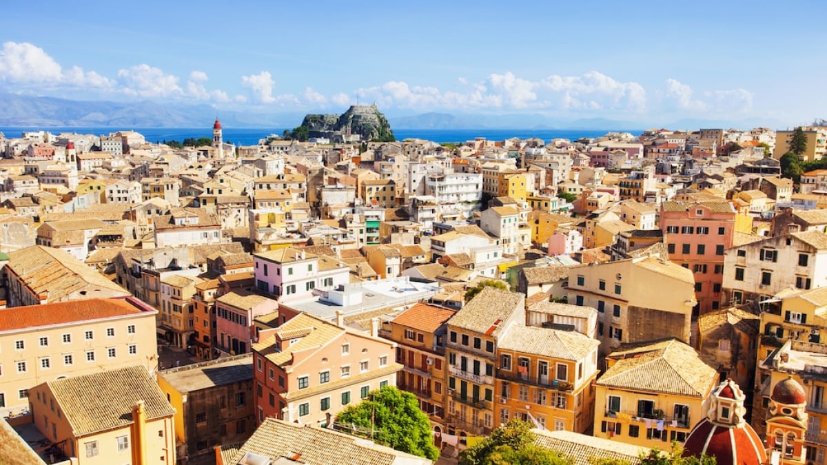 Discover the Charm of Corfu’s Old Town, a Maze-like UNESCO World Heritage Site in Greece!