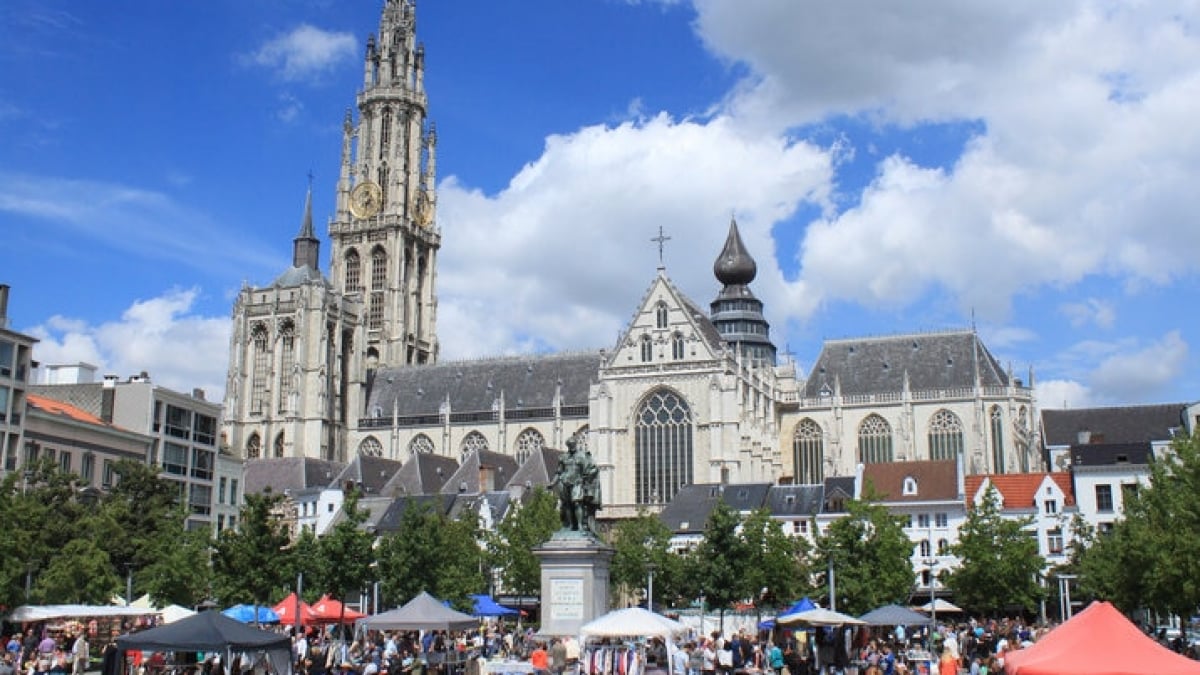 4 Souvenirs to Buy in Antwerp, the Fashionable City of Belgium