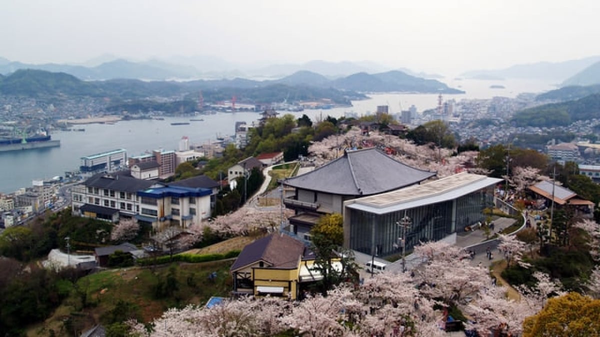 【Onomichi City, Hiroshima Prefecture】Senkoji Park, with its stunning view of the strait, is a must-visit landmark in Hiroshima