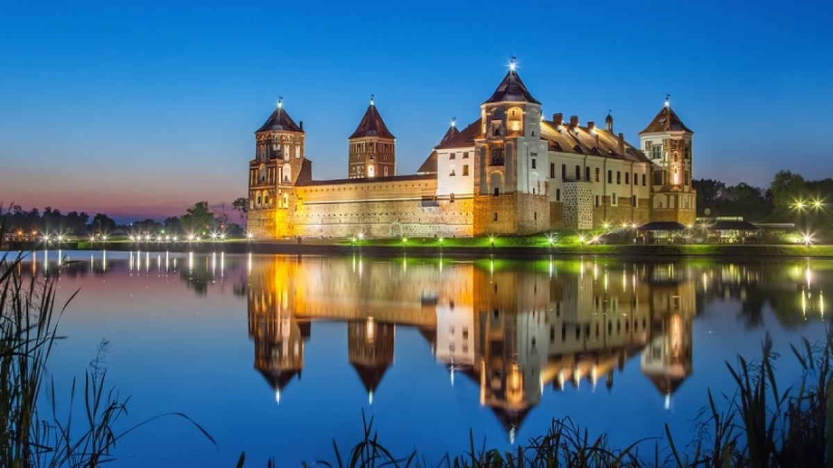 Fairy-tale-like World Heritage Site in Belarus! The castle and related structures of the Mir Region