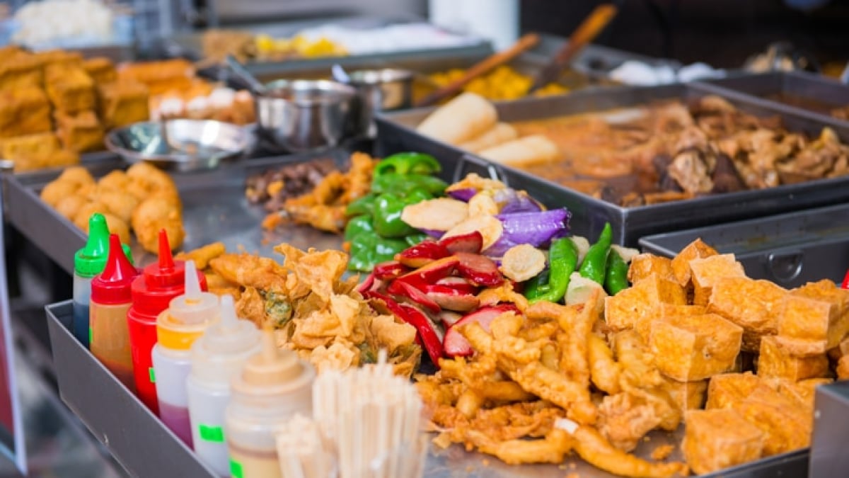 Savor Hong Kong’s Best Street Food in Mong Kok – Asia’s Ultimate Gourment Paradise