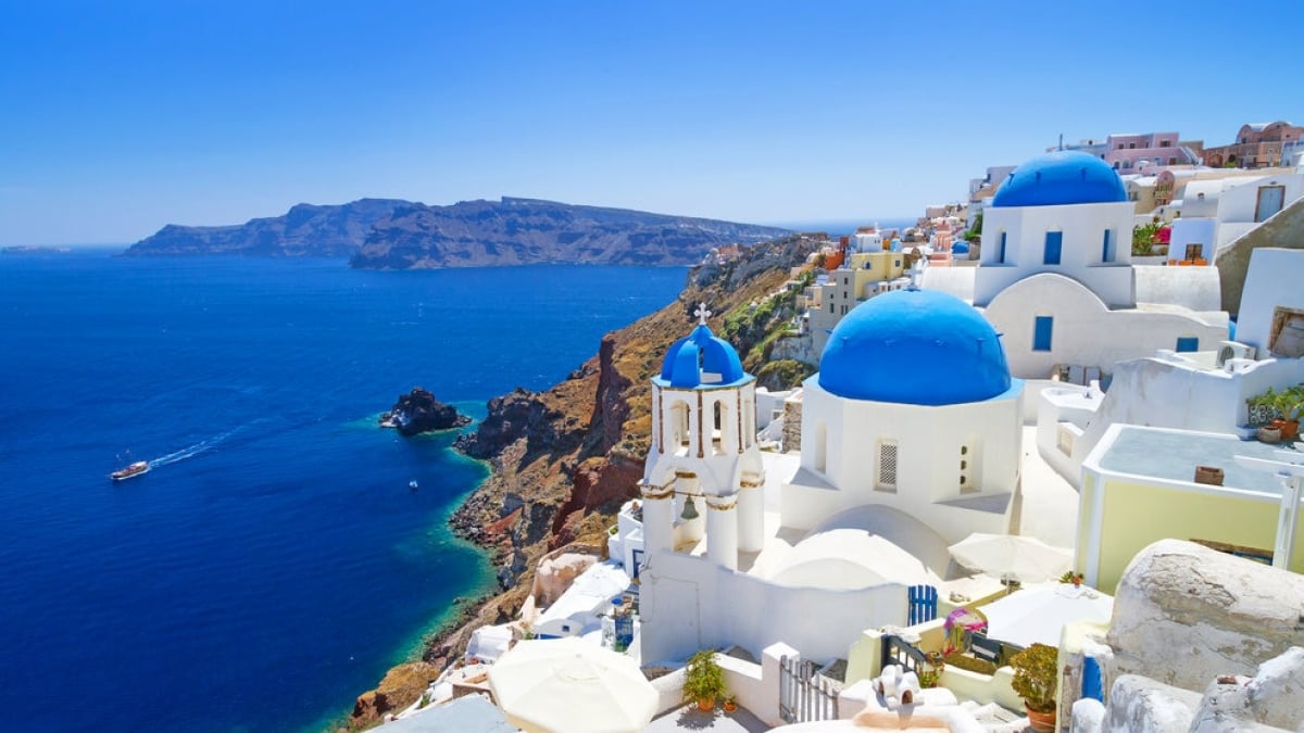 Azure skies and seas! Introducing the souvenirs you’ll want from Santorini Island!