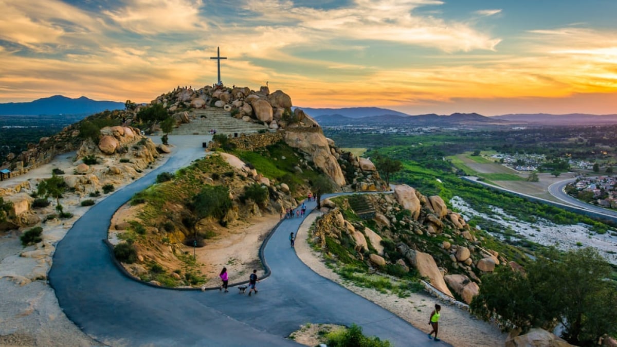 Recommended tourist spots East of Los Angeles / In Corona & Riverside