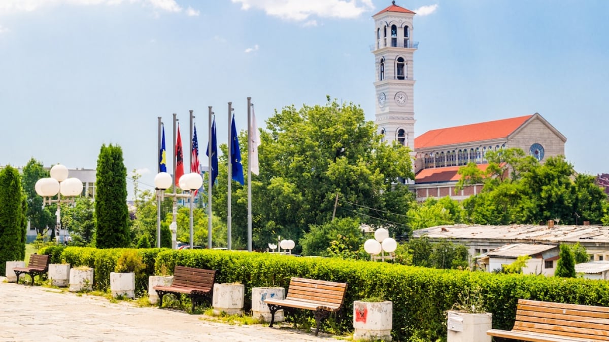 Shopping in Kosovo, a country that has overcome conflict, can be enjoyed at malls and bazaars!