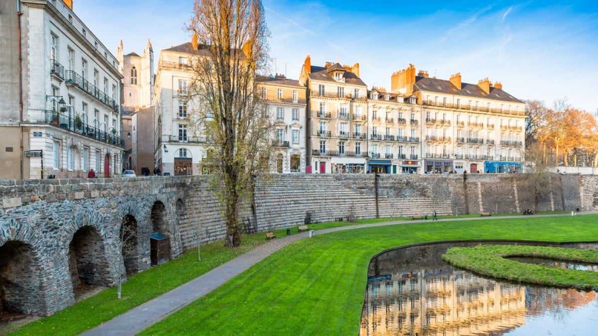 A City Filled with Traditional Sweets and Local Wines – The Best Souvenirs from Nantes