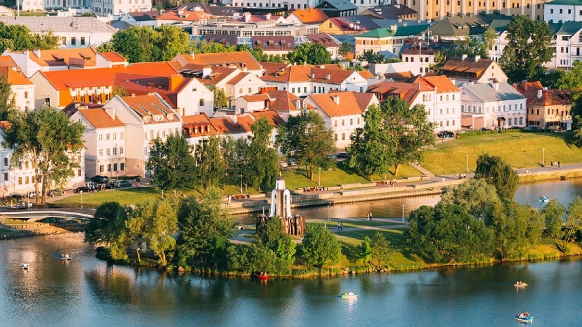 Belarus Souvenirs: Recommended Linen, “Dolls of Happiness,” Vodka, and More!