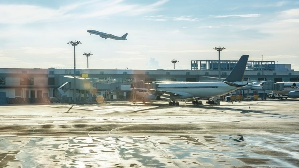 Let’s go from Singapore to Malaysia! Transportation options include airplane, train, and bus!