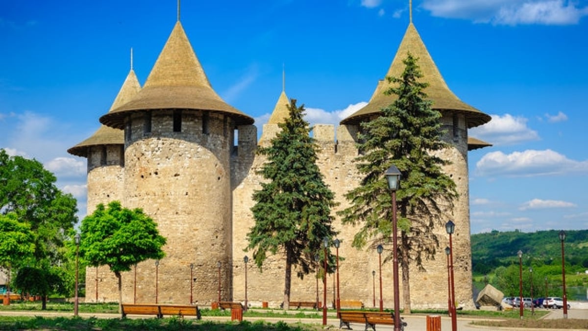 Avoid Flashy Clothes to Prevent Pickpocketing! Safety Concerns in Europe’s Poorest Country, Moldova