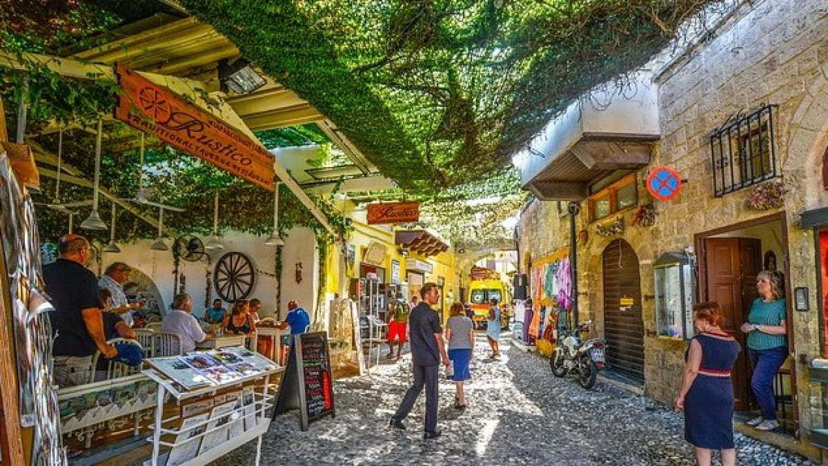 Greek Beach Resorts: Top 4 Must-Buy Souvenirs in Rhodes Island