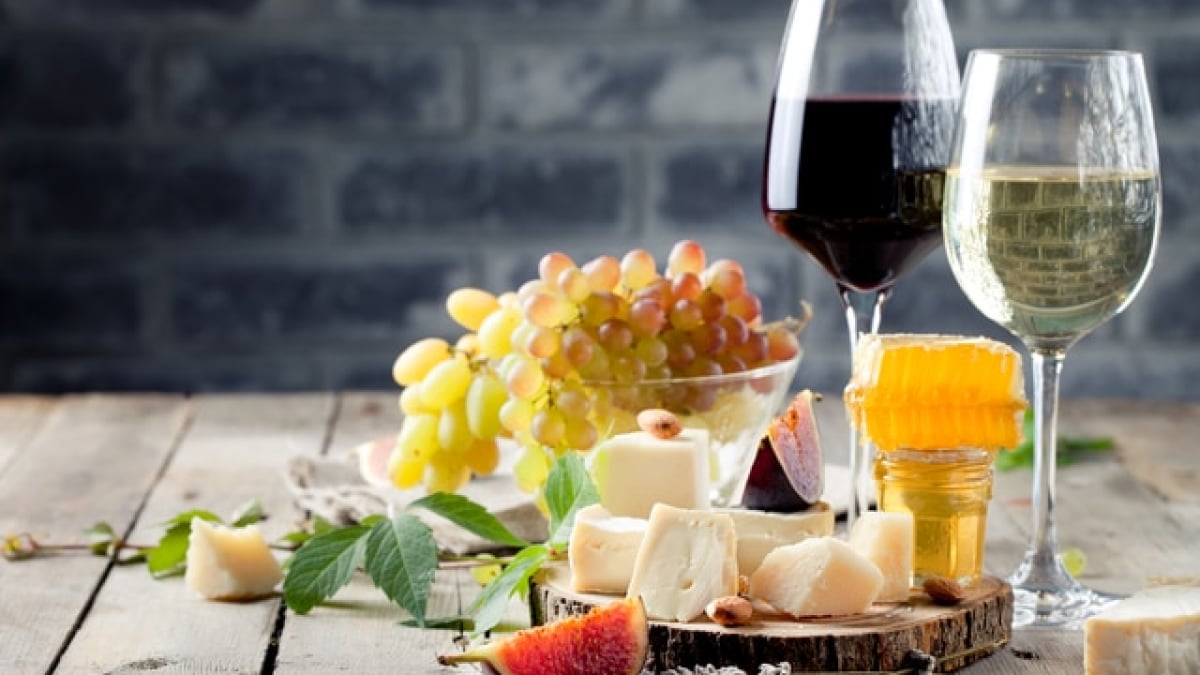Vacation Means Blue Seas and Nightlife! Superb Wine Souvenirs from Montenegro!