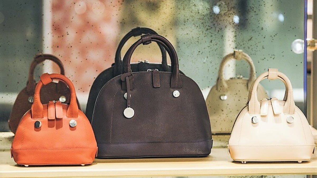 I want to find a good bag at a department store on Orchard Road! 2 recommended spots!